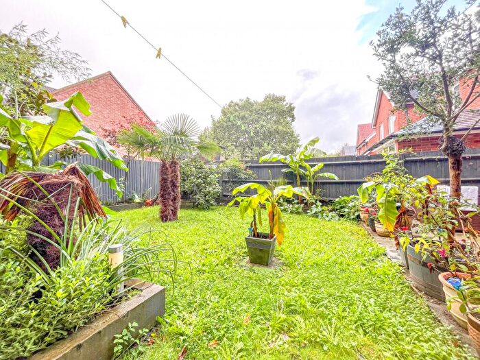 3 Bedroom Semi-Detached House For Sale In Wey Meadow Close, Farnham, Surrey, GU9