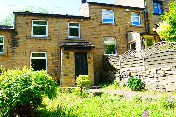 3 Bedroom Terraced House To Rent In North Road, Kirkburton, Huddersfield, HD8