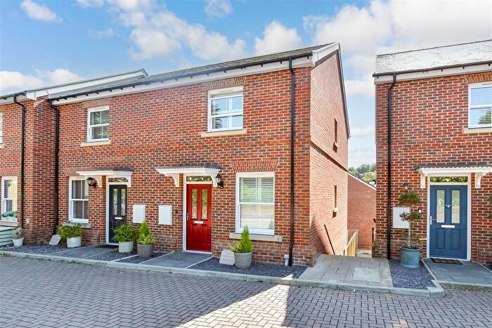 3 Bedroom Town House For Sale In London Road, Temple Ewell, Dover, Kent, CT16