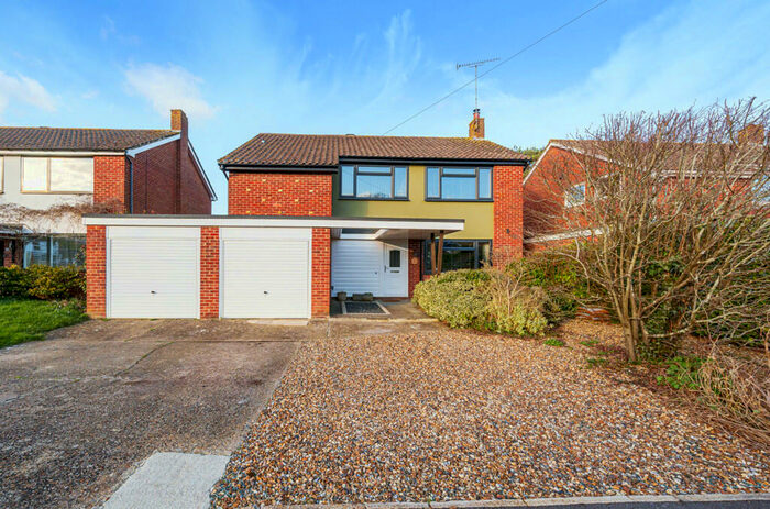 4 Bedroom Detached House For Sale In Cherry Close, Emmer Green, Reading, RG4