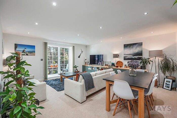 2 Bedroom Flat For Sale In Carnoustie Compton Avenue, Lilliput, BH14