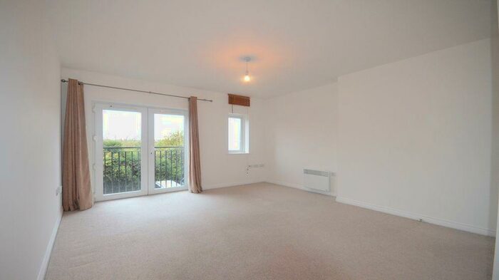 2 Bedroom Apartment To Rent In Meadow Way, Caversham, RG4