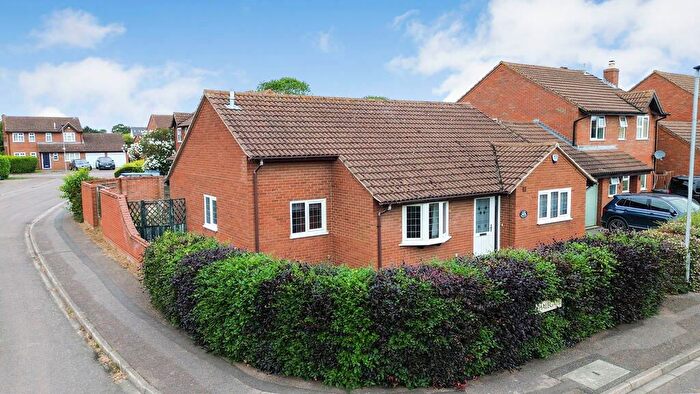 3 Bedroom Detached Bungalow For Sale In Hollies Walk, Wootton, Bedford, MK43