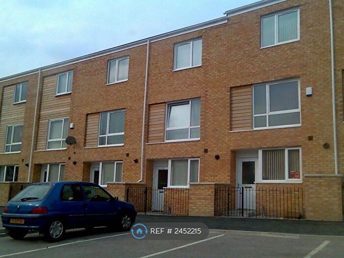 4 Bedroom Terraced House To Rent In Hitchen Street, Manchester, M13
