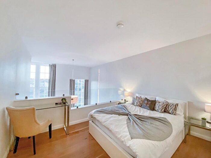 1 Bedroom Flat To Rent In Flat, Mcdonald Road, Edinburgh, EH7