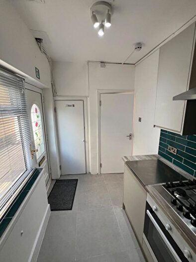 1 Bedroom Link Detached House To Rent In Selborne Gardens, London, NW4