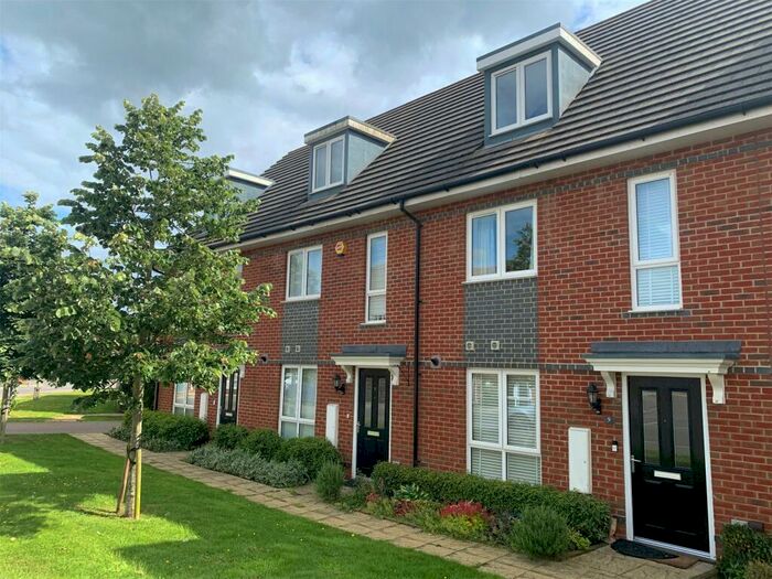 3 Bedroom House To Rent In Fullbrook Avenue, Spencers Wood, Reading, Berkshire, RG7