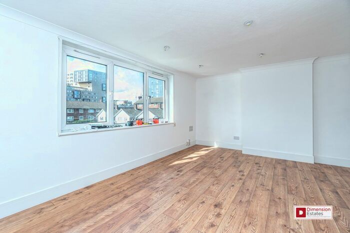 3 Bedroom Maisonette To Rent In Oxford Road, Stratford, East London, E15
