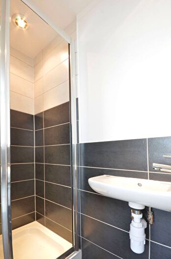 Studio To Rent In Hardman Road, Kingston, Kingston Upon Thames, KT2