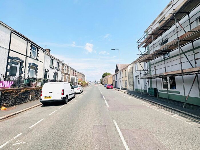 1 Bedroom Flat To Rent In Neath Road, Plasmarl, Swansea, SA6