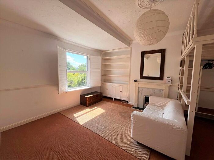 Apartment To Rent In Avington Grove, Penge, London, SE20