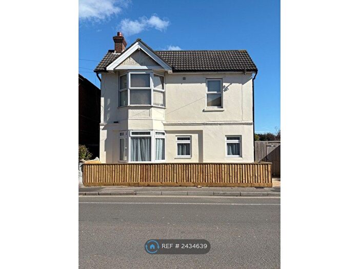 1 Bedroom Flat To Rent In Parkstone, Poole, BH12