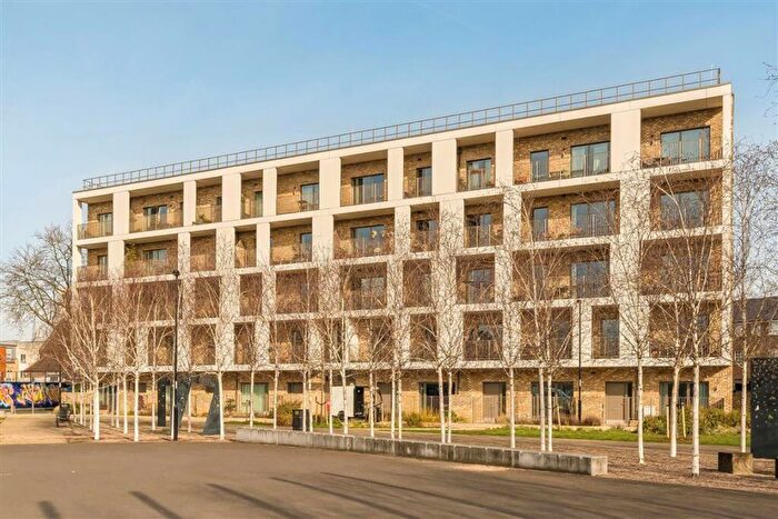1 Bedroom Flat For Sale In Valley Road, New Cross, SE14