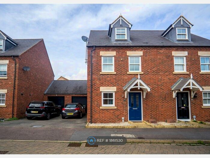 3 Bedroom Semi-Detached House To Rent In Fieldfare View, Wixams, Bedford, MK42