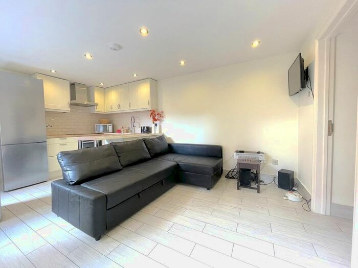 1 Bedroom Flat To Rent In Boston Road, London, W7