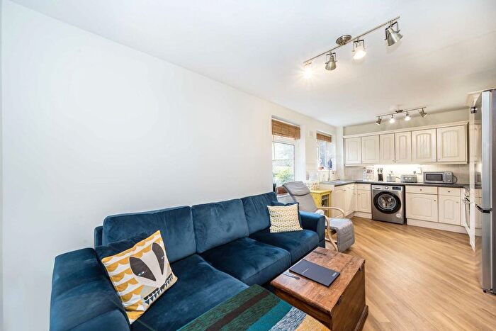 2 Bedroom Flat To Rent In Algernon Road, Lewisham, SE13