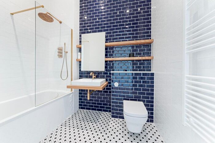 2 Bedroom Apartment For Sale In Serapis House, Goodluck Hope Walk, E14