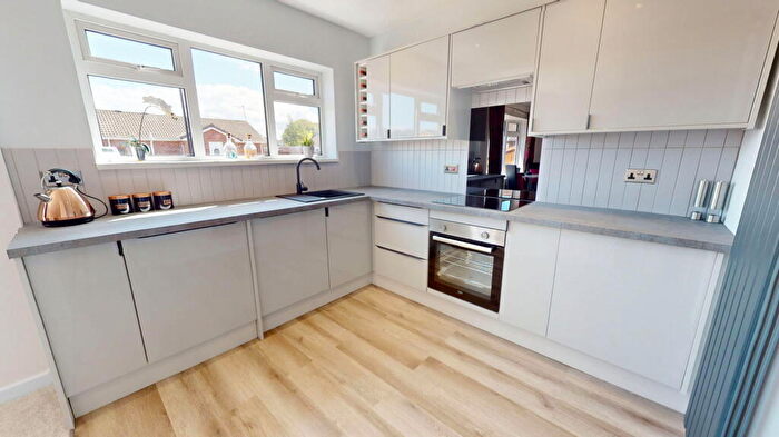 2 Bedroom Detached Bungalow For Sale In Chantry Close, Cantley, DN4