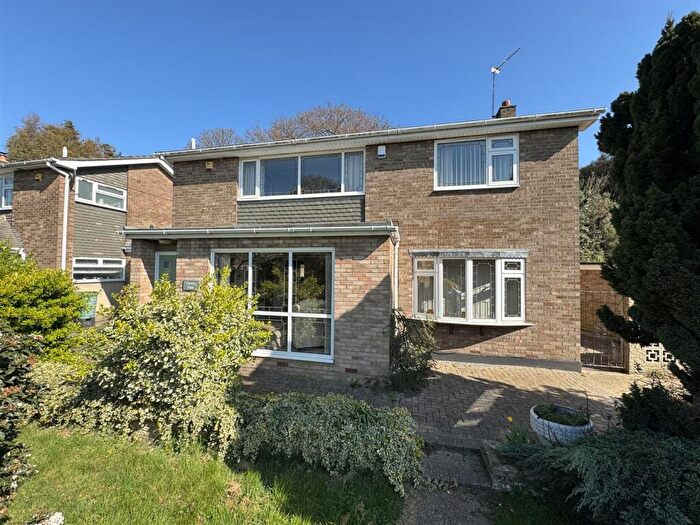 4 Bedroom Detached House For Sale In Chantry Crescent, Stanford-le-Hope, SS17