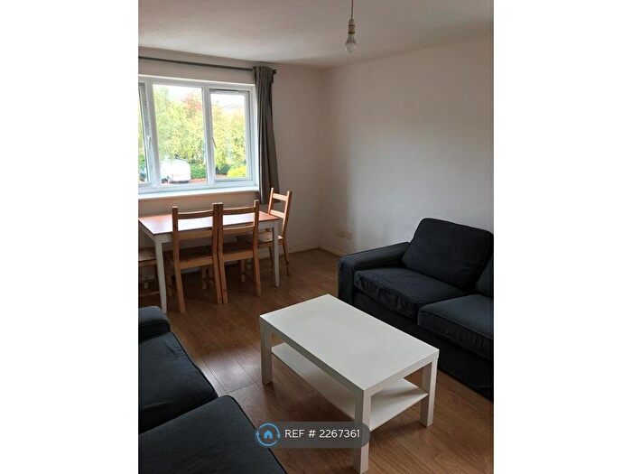 1 Bedroom Flat To Rent In Greenway Close, London, N11