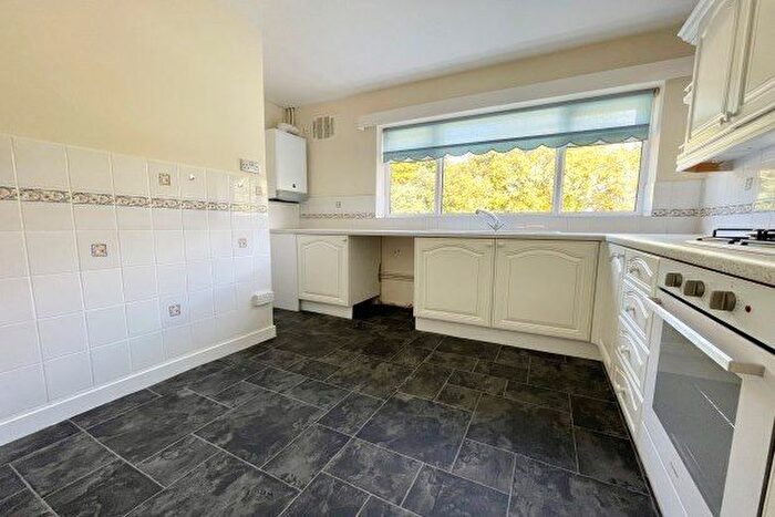 2 Bedroom Flat To Rent In Bushey Wood Road, Sheffield, S17