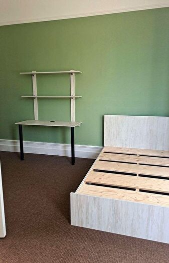 3 Bedroom Flat To Rent In Cardigan Road, Leeds, LS6