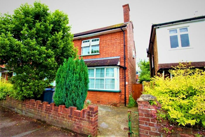 1 Bedroom Flat To Rent In Crown Street, Egham, Surrey, TW20