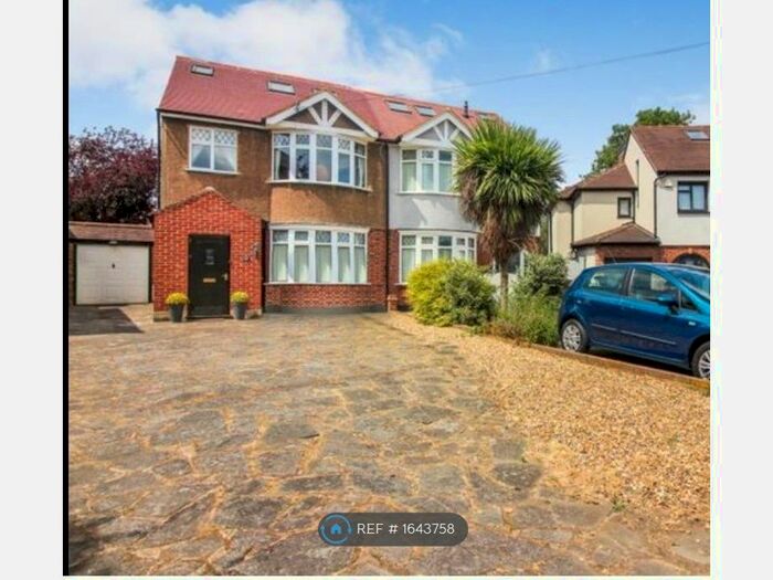 4 Bedroom Semi-Detached House To Rent In Vale Road, Worcester Park, KT4