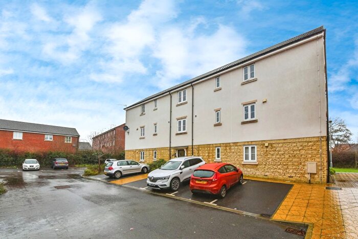 2 Bedroom Flat For Sale In Greenfields Close, Chippenham, SN14