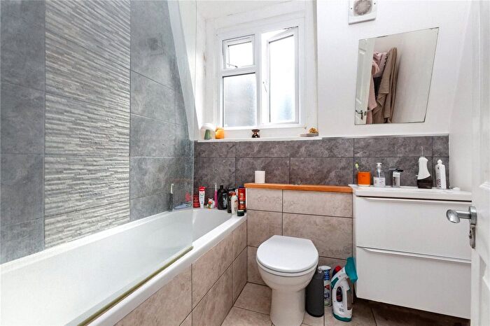 2 Bedroom Flat To Rent In Arlingford Road, London, SW2