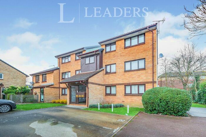 2 Bedroom Flat To Rent In Manor Fields, Horsham, RH13