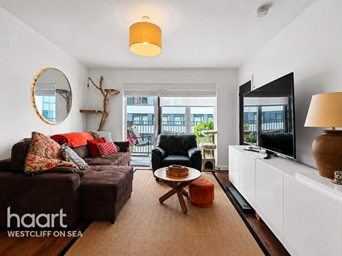 2 Bedroom Apartment For Sale In Victoria Avenue, Southend-On-Sea, SS2