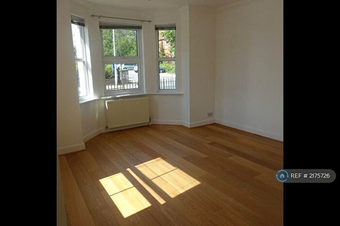 1 Bedroom Flat To Rent In Moat Road, East Grinstead, RH19
