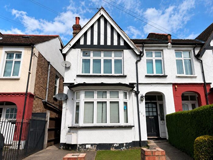 2 Bedroom Flat For Sale In Bellingham Road, London, SE6