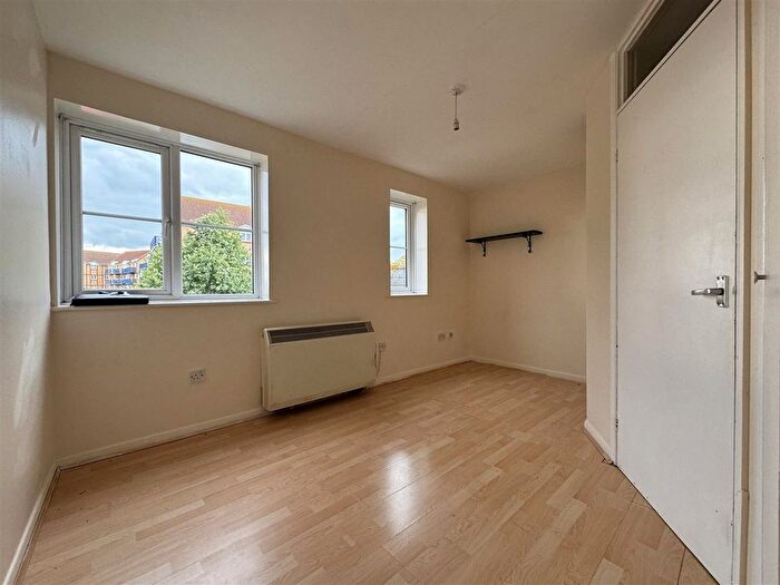 1 Bedroom Flat For Sale In Lewes Close, Grays, RM17