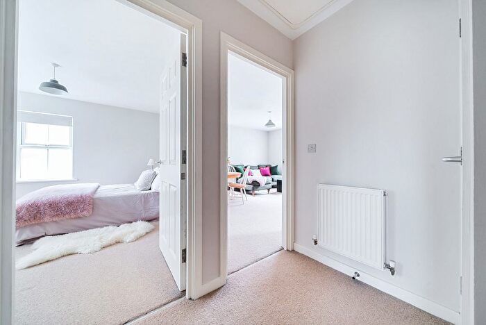1 Bedroom Flat For Sale In Franklin Court, Wormley, Godalming, GU8