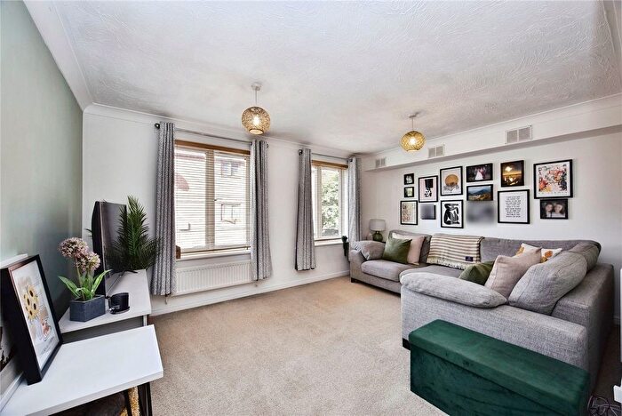 1 Bedroom Flat For Sale In Radnor Close, Maidstone, Kent, ME14