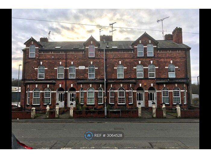 1 Bedroom Flat To Rent In Prestwich, Manchester, M25
