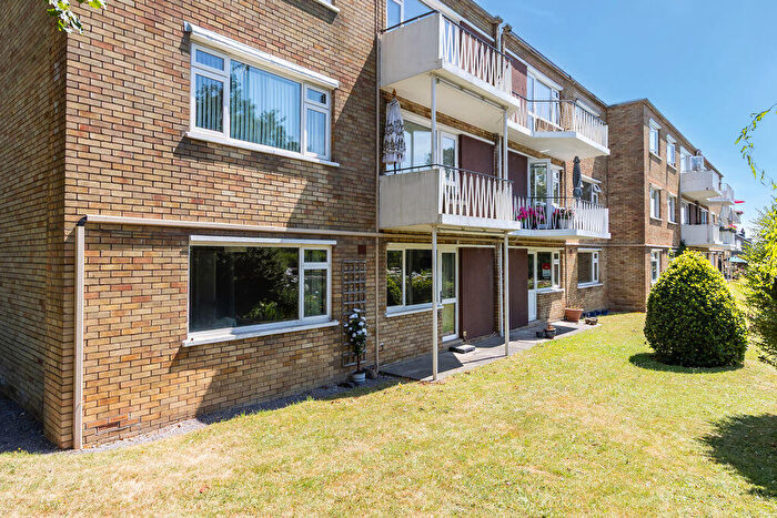 2 Bedroom Flat For Sale In Albany Court, Beach Road, Penarth, CF64