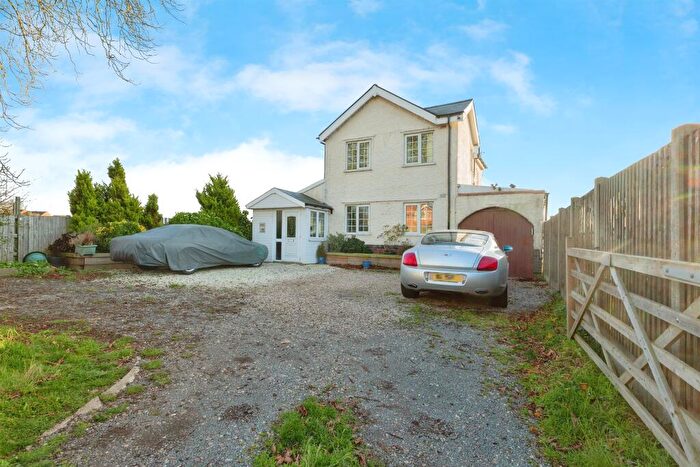 3 Bedroom Detached House For Sale In Little Glen Road, Glen Parva, Leicester, LE2