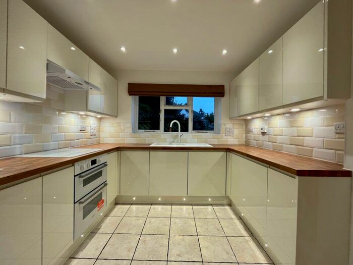 3 Bedroom Terraced House To Rent In Farnborough Road, Farnham, GU9