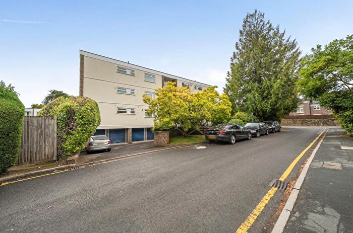 2 Bedroom Flat For Sale In Hilgay, Guildford, GU1