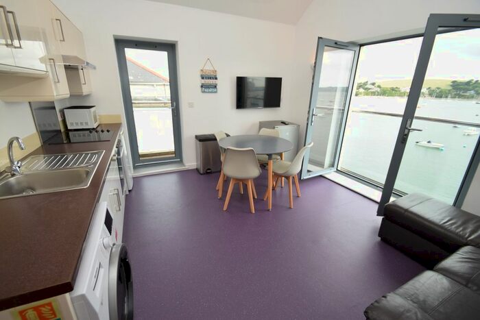 3 Bedroom Flat To Rent In Market Street, Falmouth, TR11