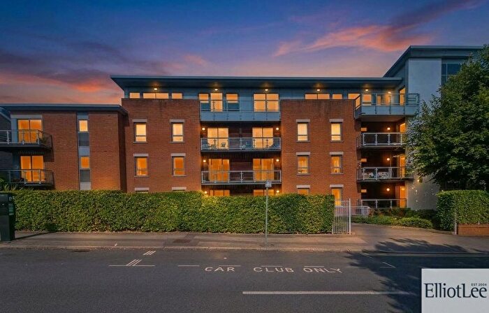 2 Bedroom Flat To Rent In Worple Road, Warwick House, SW19