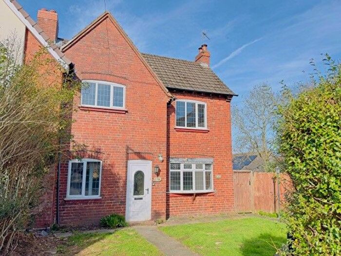 3 Bedroom Semi Detached House To Rent In Yew Tree Road, Smethwick, B67