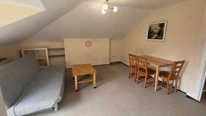 2 Bedroom Flat To Rent In Uxbridge Road, London, W7