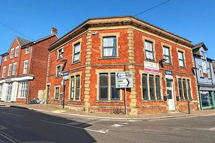 2 Bedroom Flat For Sale In Fordingbridge, SP6