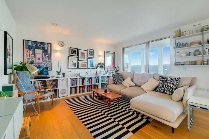 3 Bedroom Flat To Rent In Mint Street, Bethnal Green, London, E2