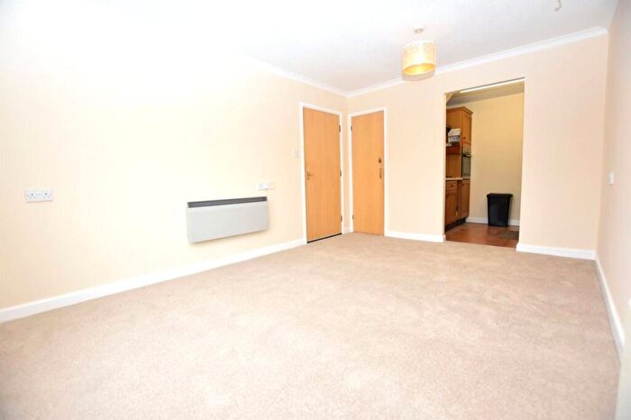 1 Bedroom Apartment For Sale In Fairacres Road, Didcot, Oxfordshire, OX11
