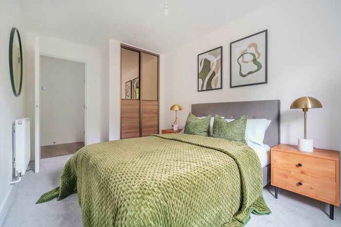 2 Bedroom Flat To Rent In Whiffens Avenue, Chatham, ME4